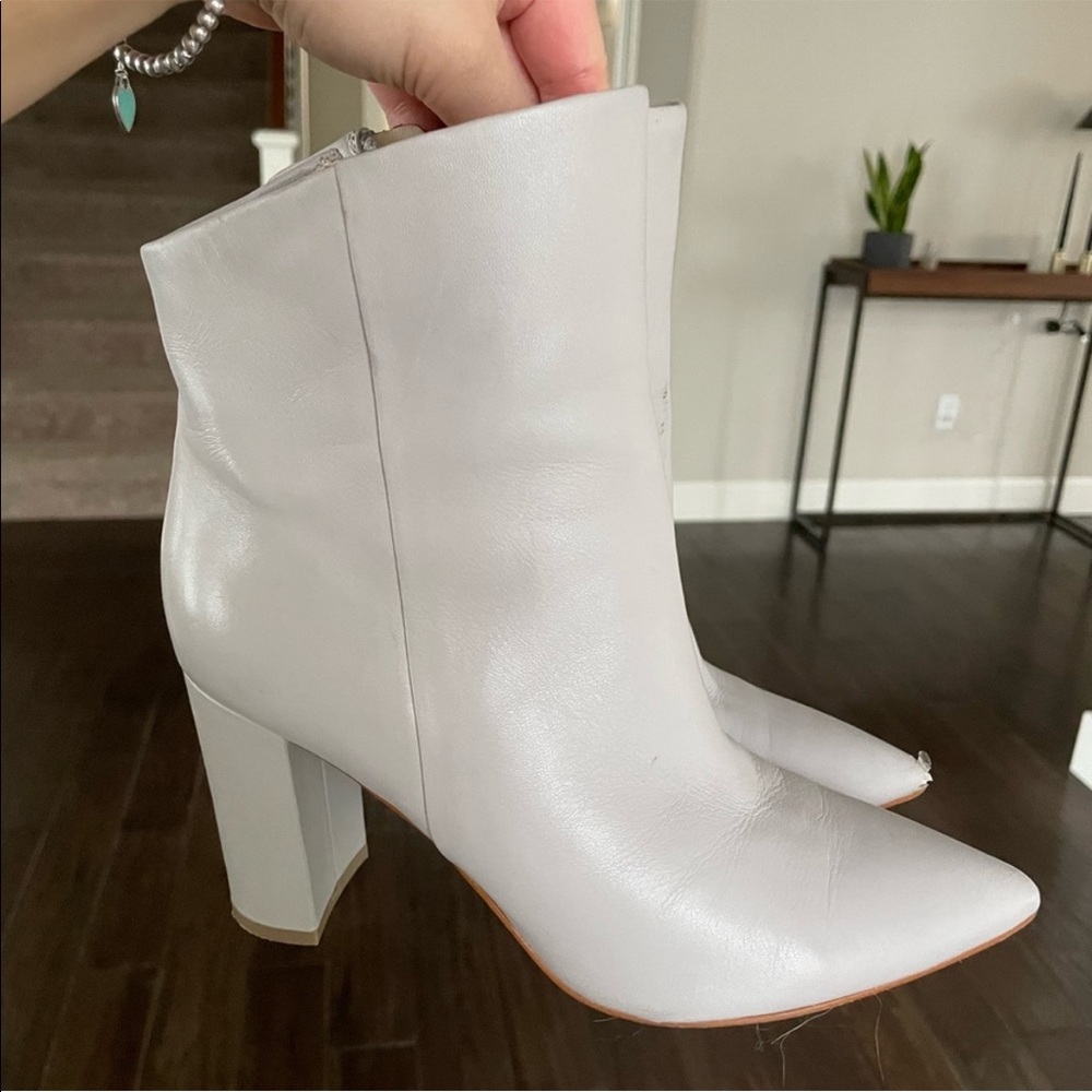 Marc fisher boots size 5.5 has scuffs!